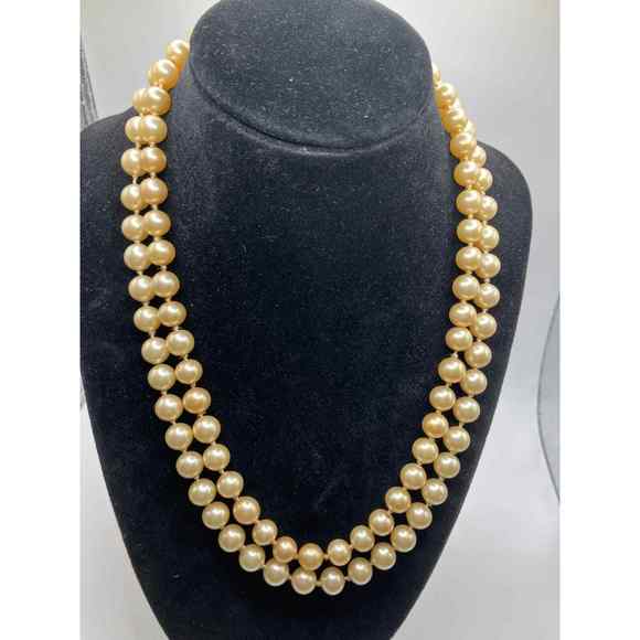 Double Strands of Faux Pearl Off White Necklace Vintage! - Picture 4 of 9